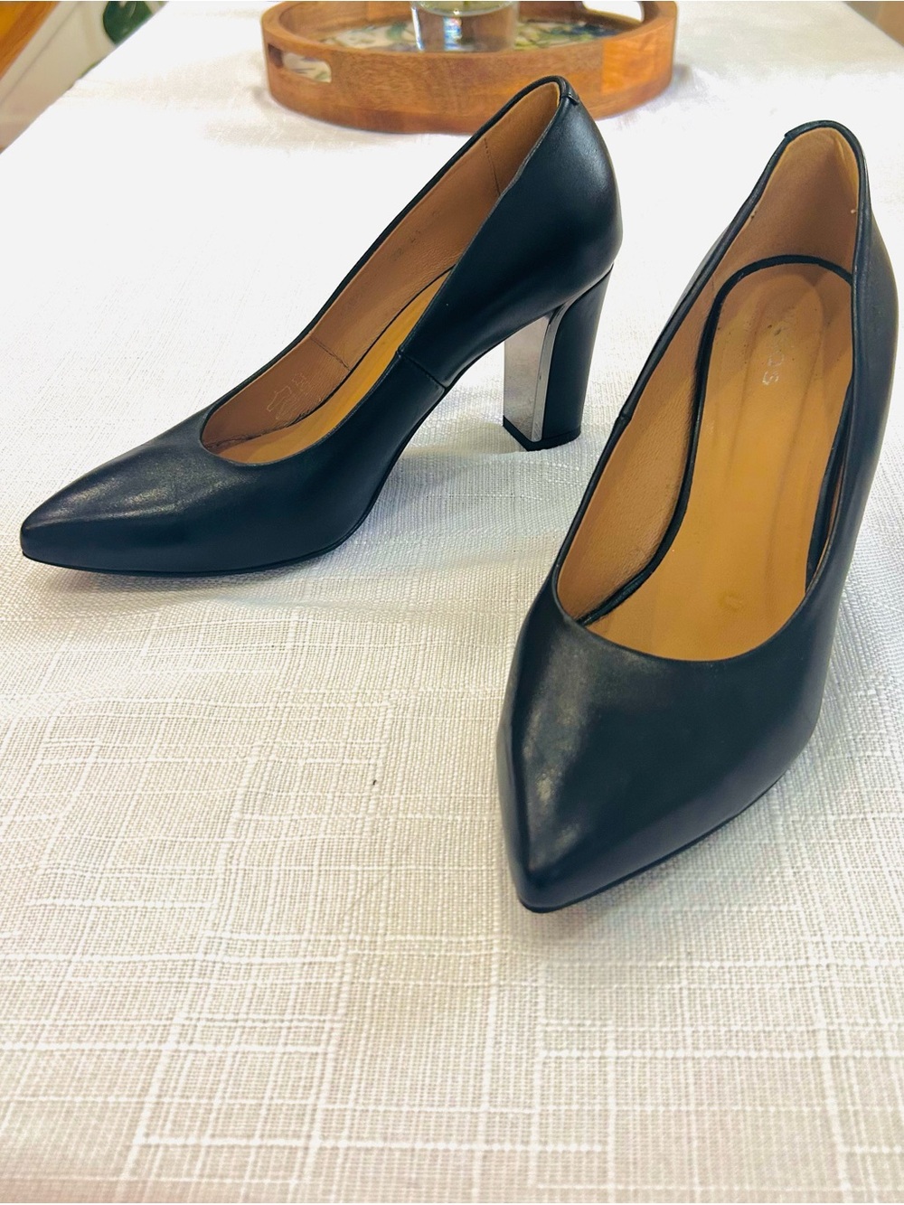 Women's Black Pointed-Toe Block Heel Pumps